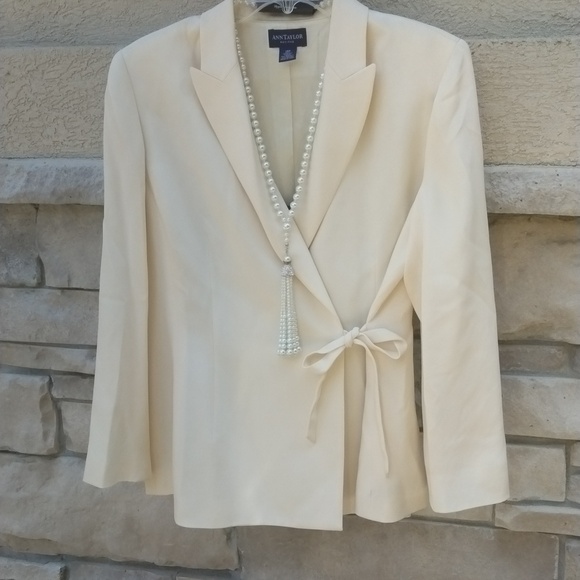 NWOT Ann Taylor 100% silk wrap ivory blazer, soft luxury, beautiful, size 14P - Picture 11 of 12